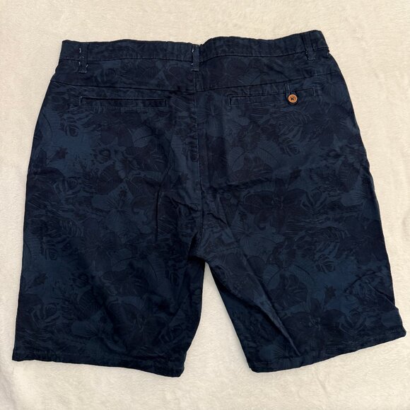 Across the Pond Men's Shorts - Picture 6 of 7
